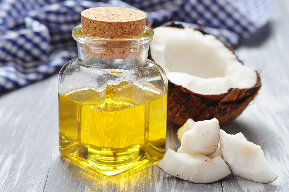 7 Tips to Treat Dandruff Naturally